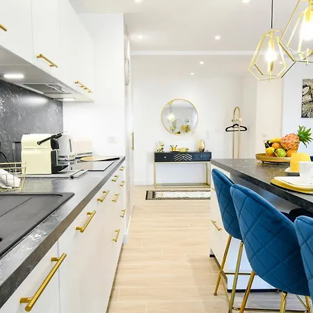 Elena Yourhosthelper Apartment