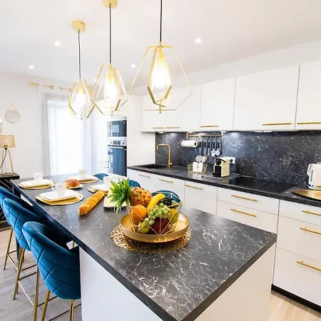 Elena Yourhosthelper *