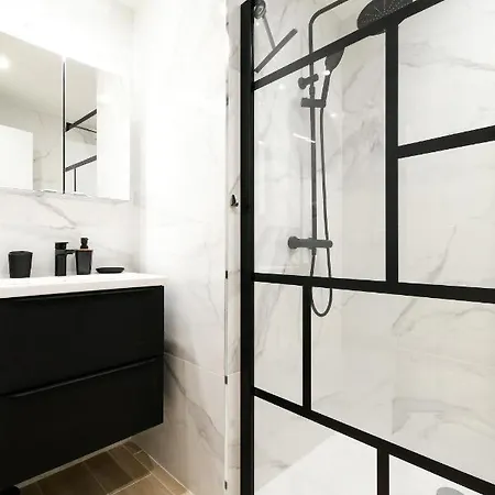 Elena Yourhosthelper Cannes