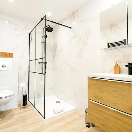 Elena Yourhosthelper 칸느