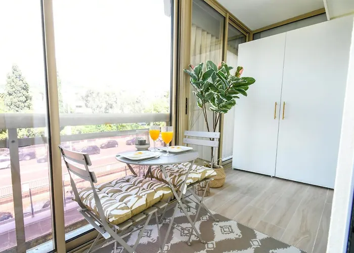 Elena Yourhosthelper アパート カンヌ