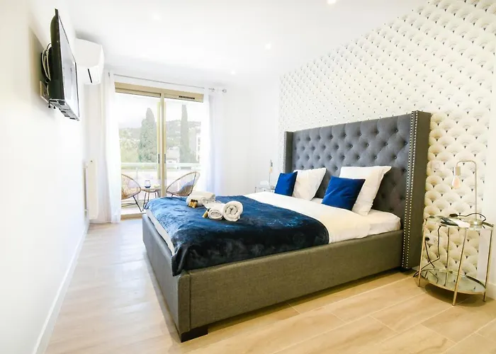 Elena Yourhosthelper קאן