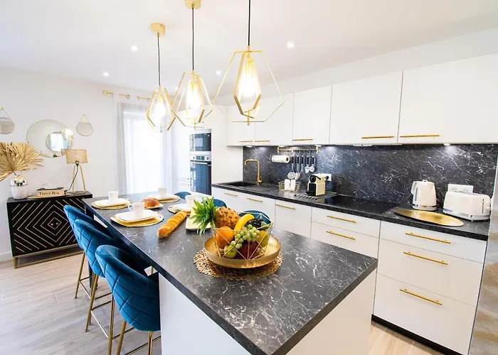 Elena Yourhosthelper *