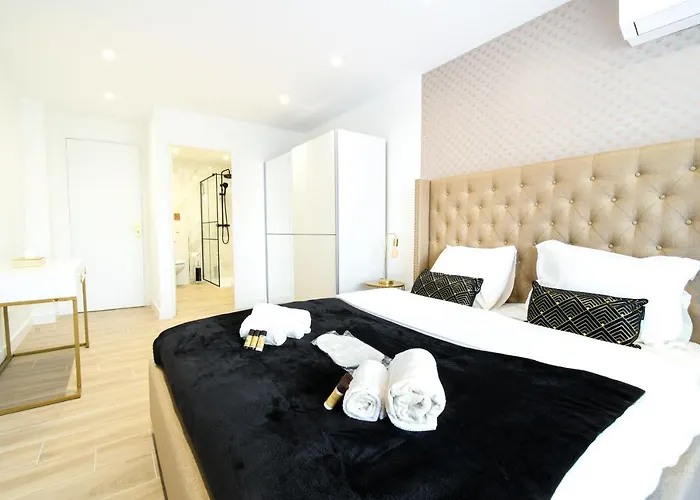 Elena Yourhosthelper *