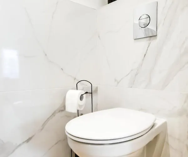 Elena Yourhosthelper アパート カンヌ