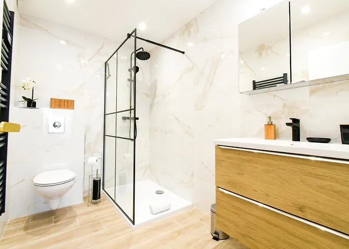 Elena Yourhosthelper קאן