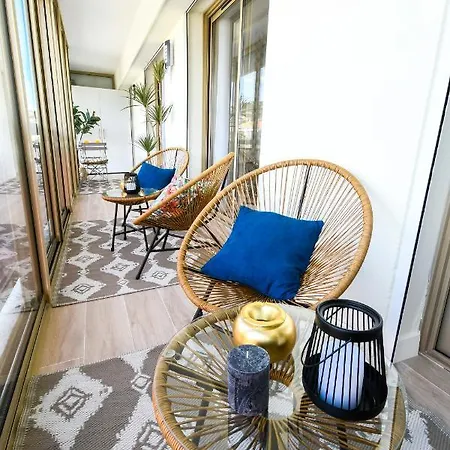 Elena Yourhosthelper Apartment Cannes